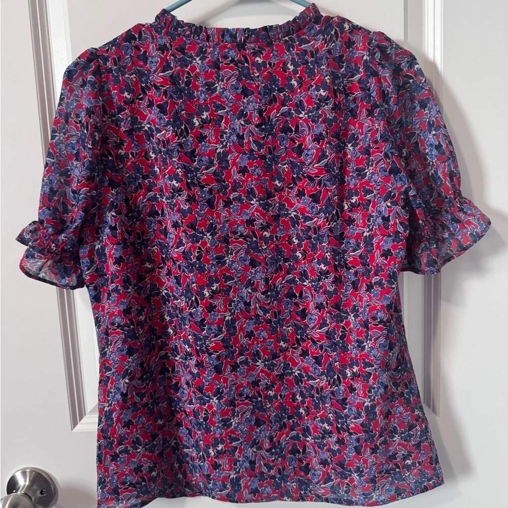 NWT J. Crew Women's Top - Red and Blue Floral Short Sleeve Size XS